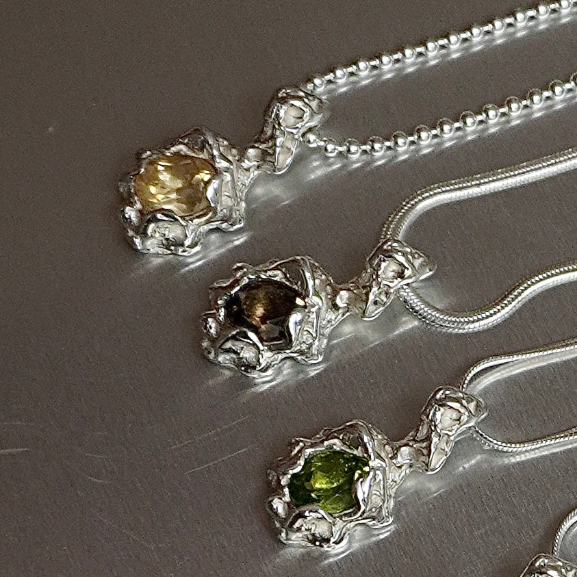 PIEDRA NECKLACE (Dirt)