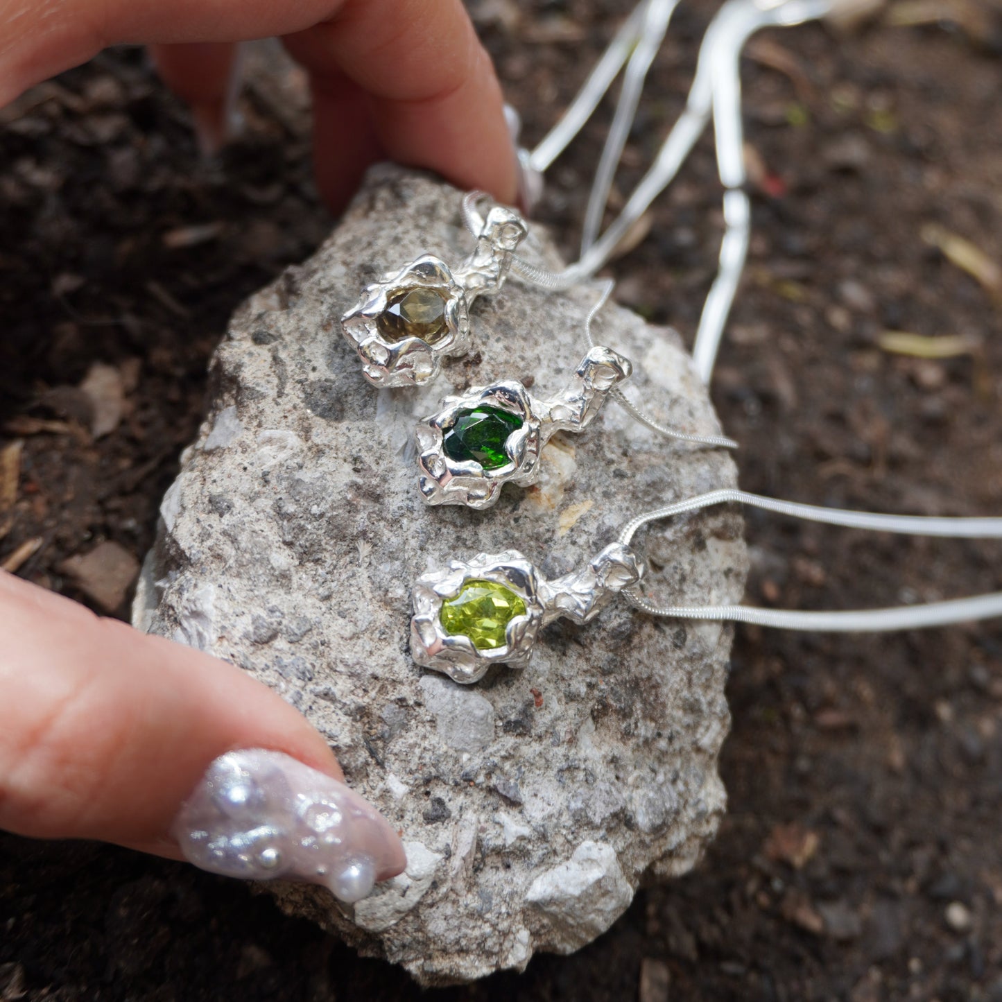 PIEDRA NECKLACE (Dirt)